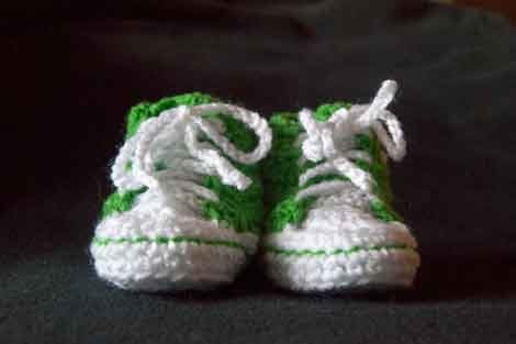 Zapatillas converse de crochet para bebé